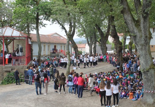 A Festa das Letras na Carballeira reuniu a máis de 500 rapaces e rapazas de Brión en torno á figura de Manuel María
